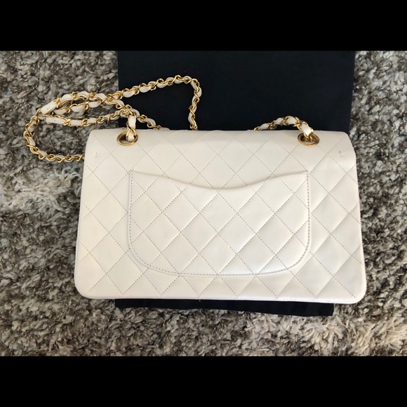SHOULDER BAG 25 IN WHITE LAMBSKIN GOLD HARDWARE